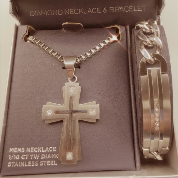 New Men’s cross necklace and curb link bracelet set, stainless steel w/diamonds - Picture 7 of 9